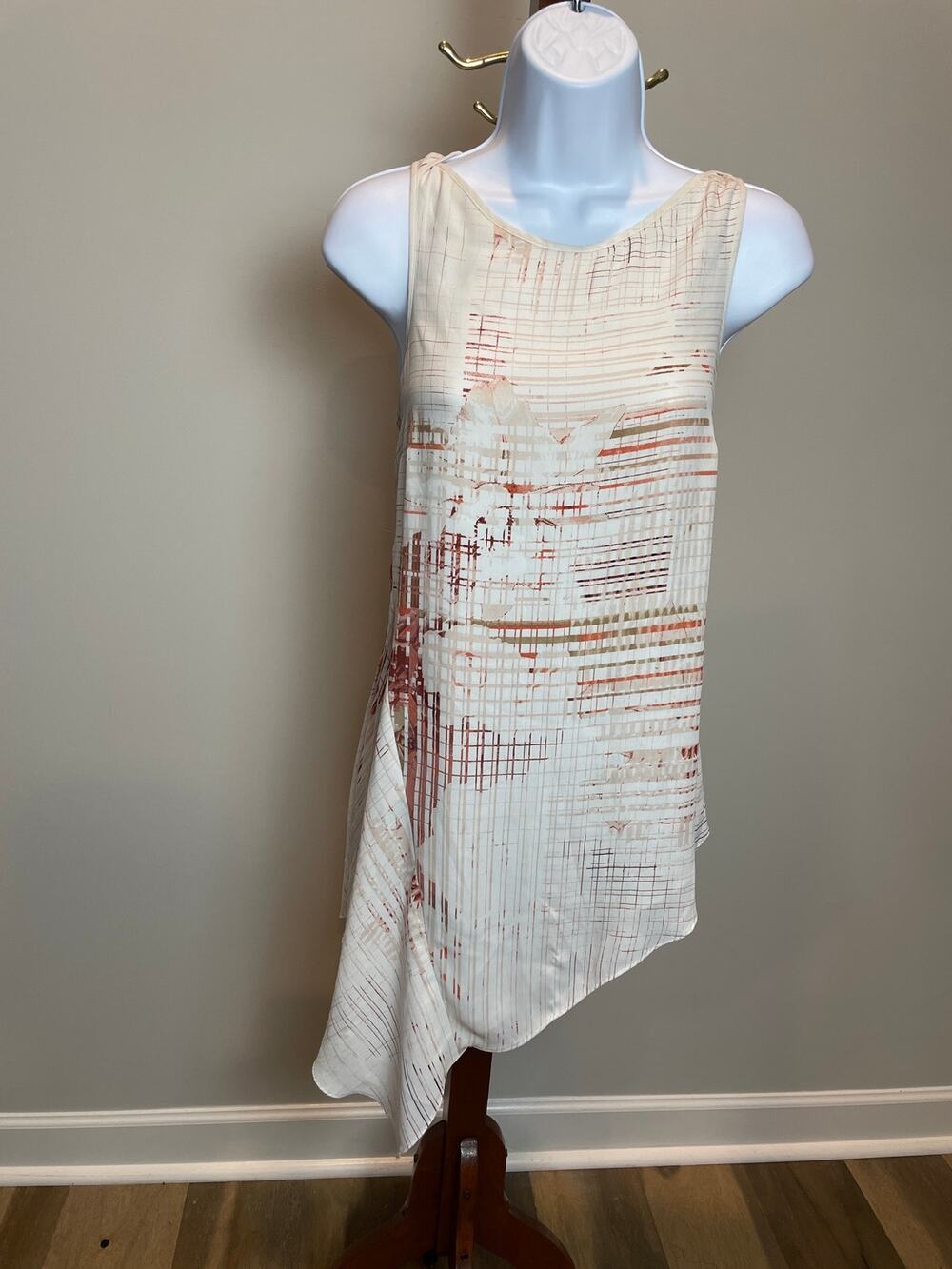 White House Black Market Sleeveless Top Size S Cream Chiffon Asymmetrical Hem